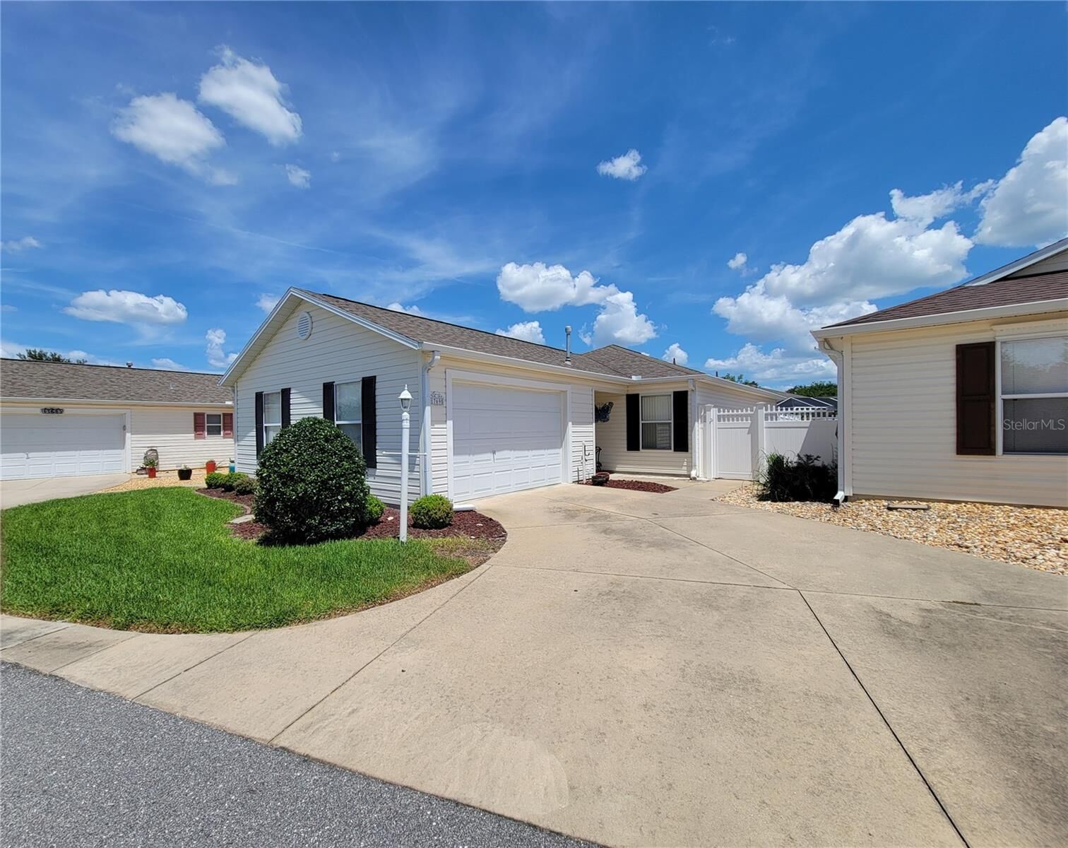 Property Photo: 17695 SE 84th Peyton Court FL 32162