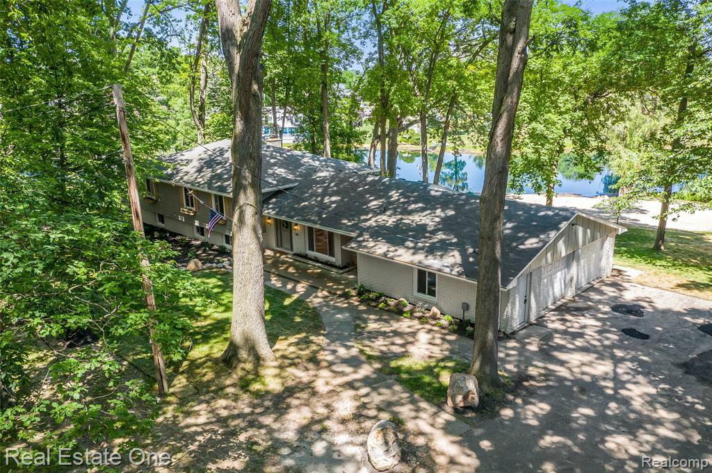 396 Hickory Lane  Lapeer MI 48446 1341 photo