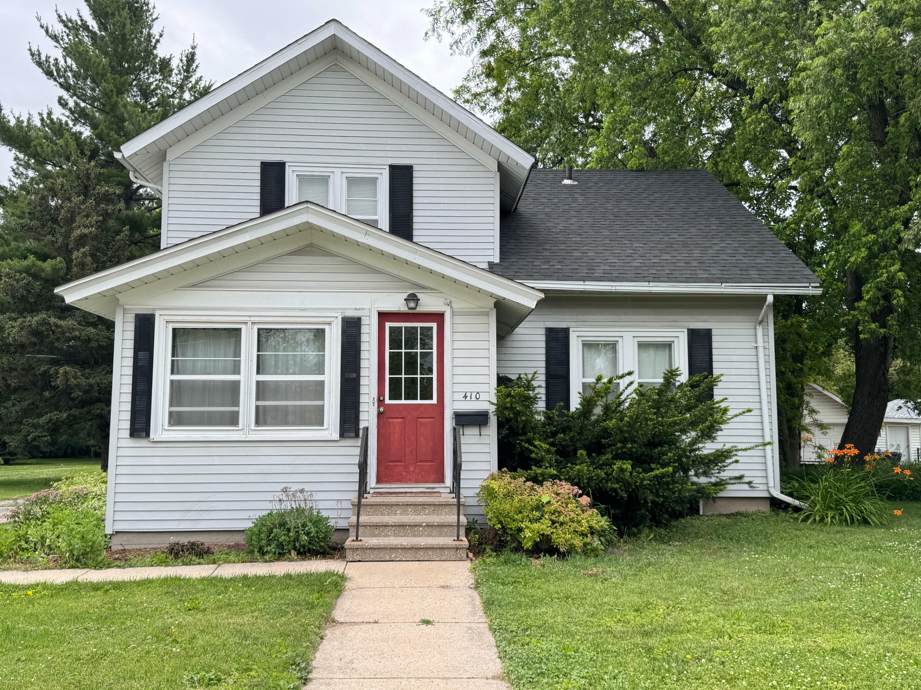 Property Photo:  410 W Court St  WI 53121 