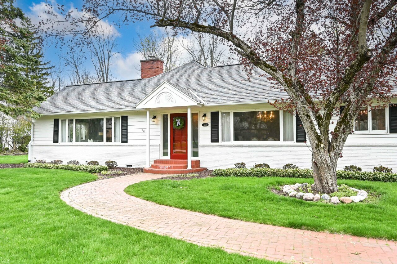 Property Photo: 1211 E Donges Ct WI 53217