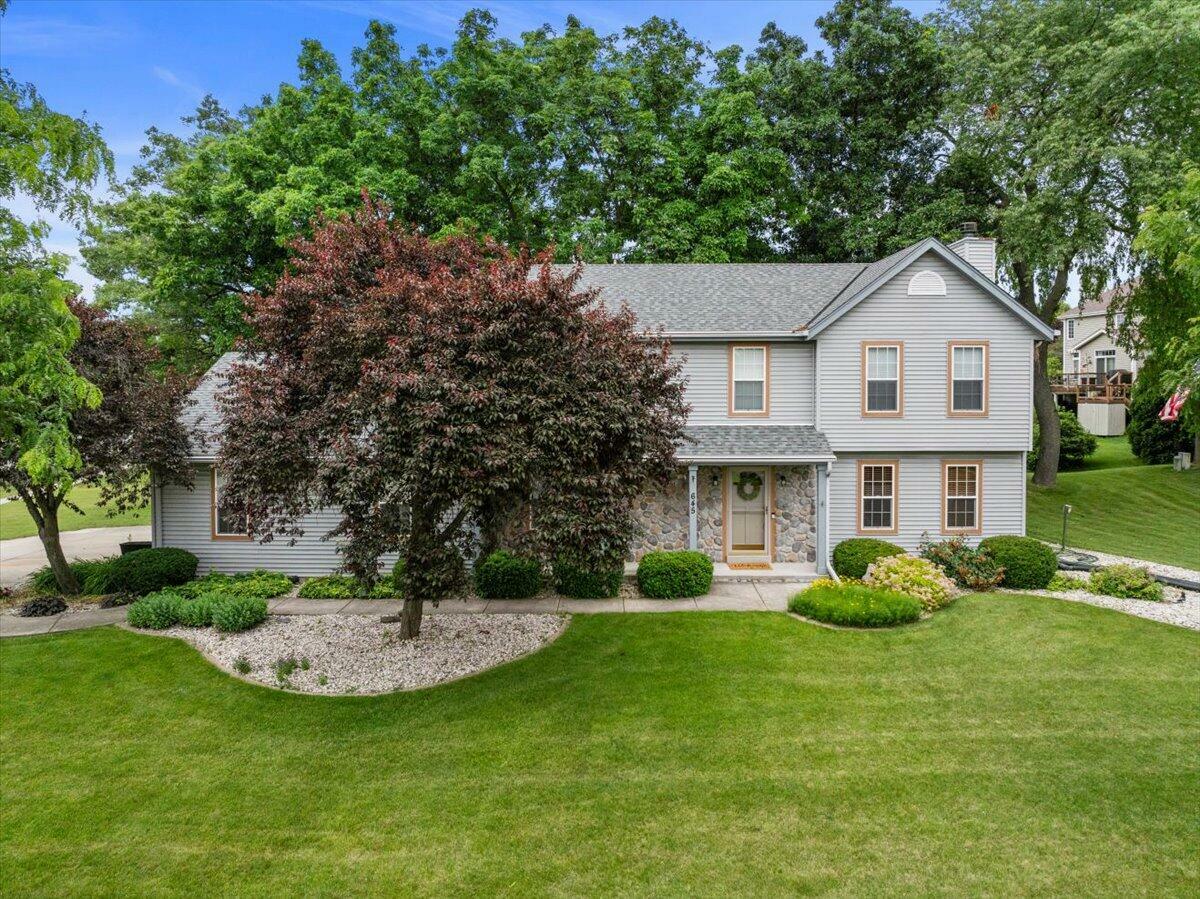 Property Photo: 645 Two Rivers Dr WI 53149