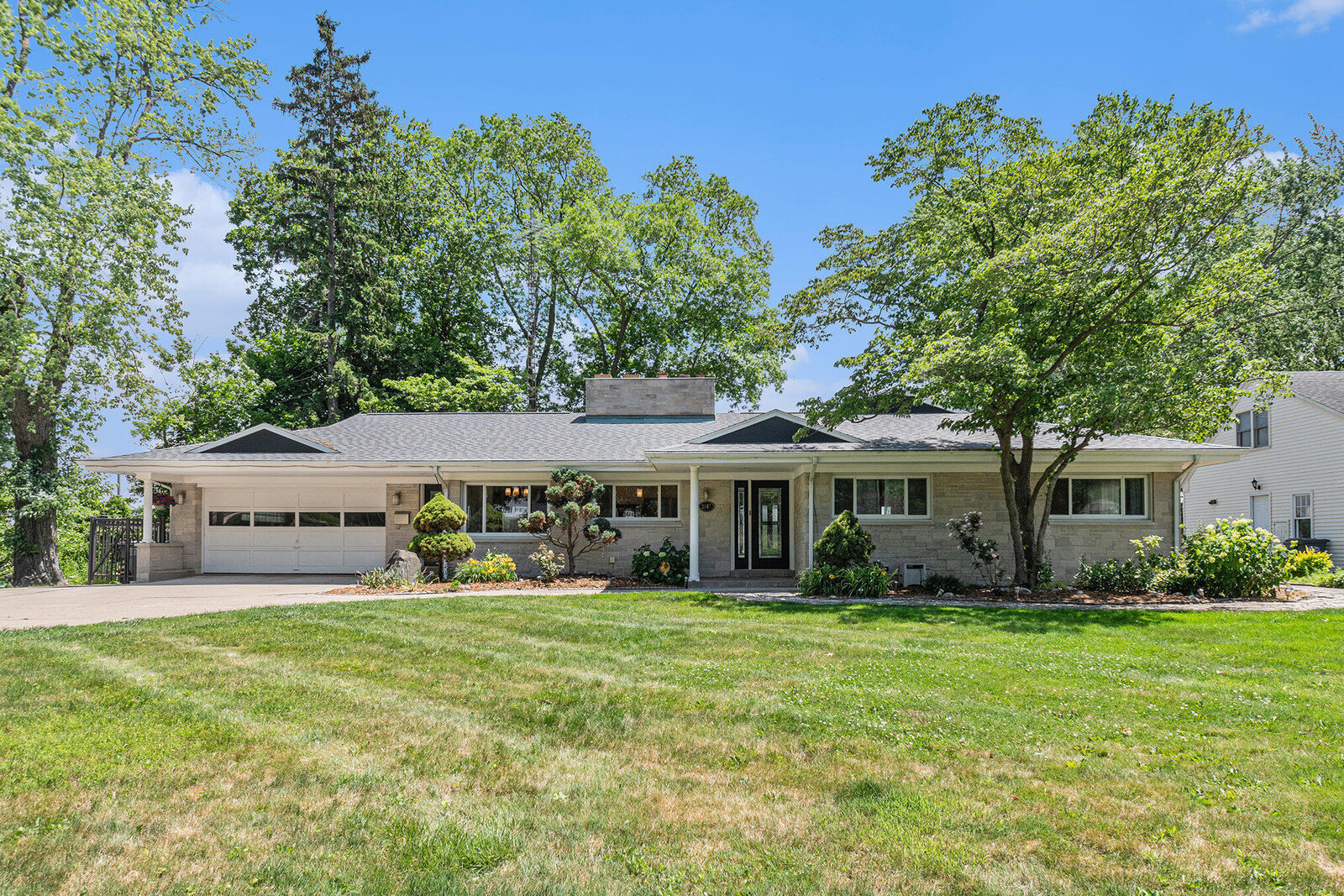 Property Photo: 2507 Riverwood Terrace MI 49085
