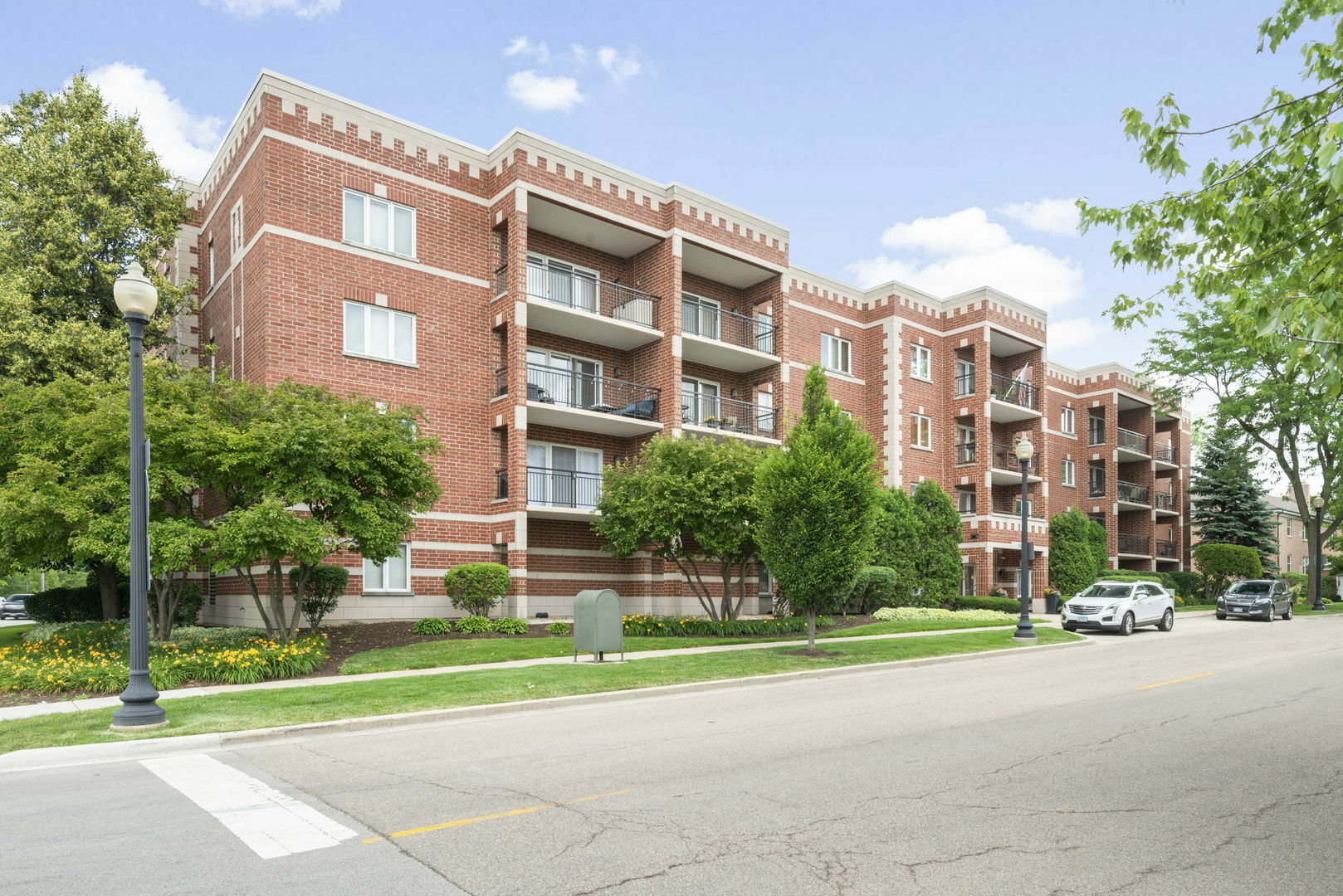 100 N Gary Avenue N 304  Wheaton IL 60187 photo