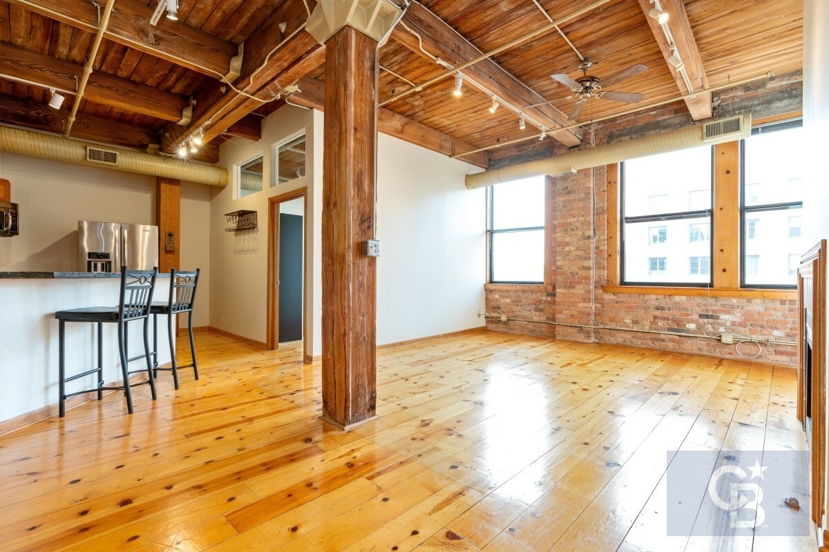 Property Photo: 913 W Van Buren Street 6C IL 60607