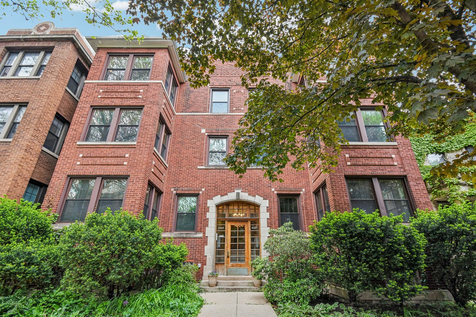 6329 N Wayne Avenue 3N  Chicago IL 60660 photo