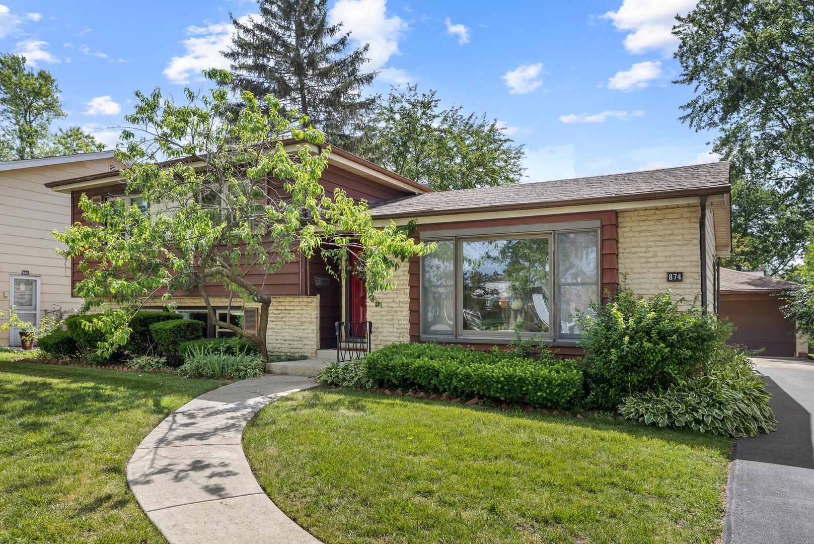 Property Photo:  874 S Wisconsin Avenue  IL 60101 