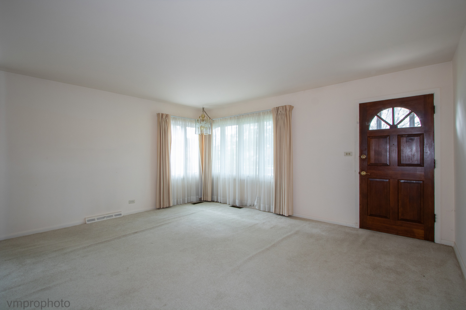 Property Photo:  606 N Elmhurst Avenue  IL 60056 