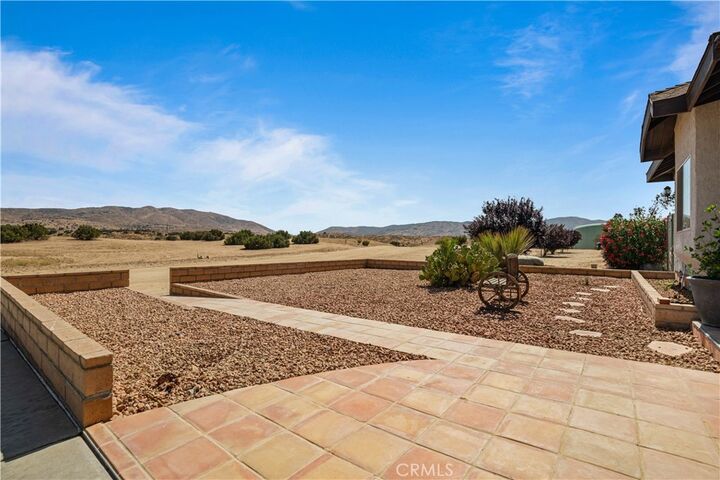 Property Photo:  2476 Old Nadeau Rd  CA 93550 