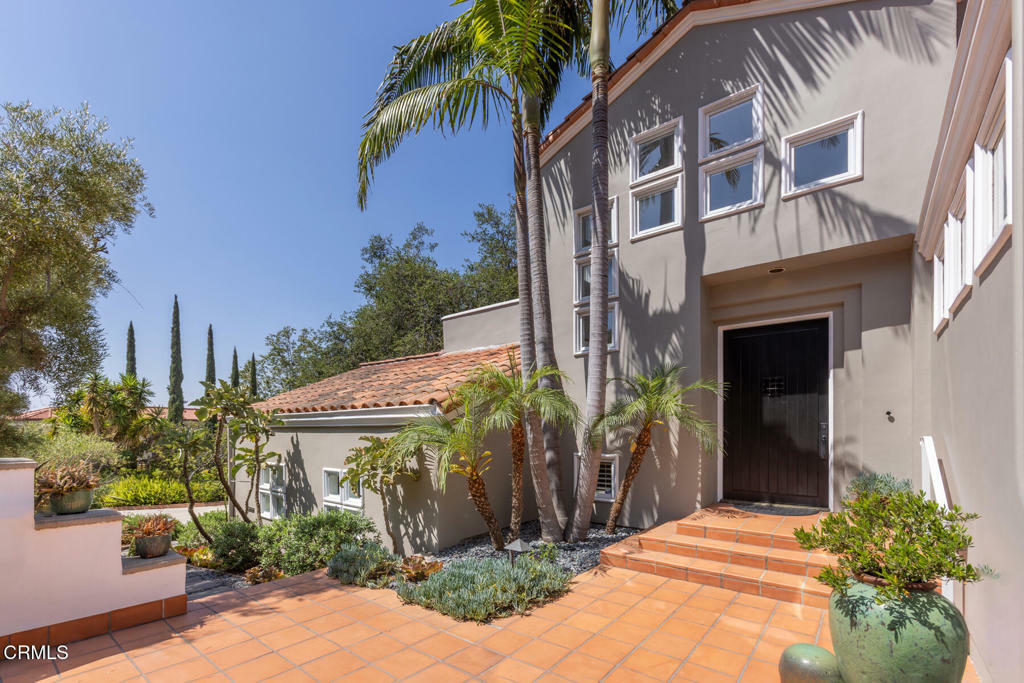 Property Photo: 1040 Hillcroft Road CA 91207