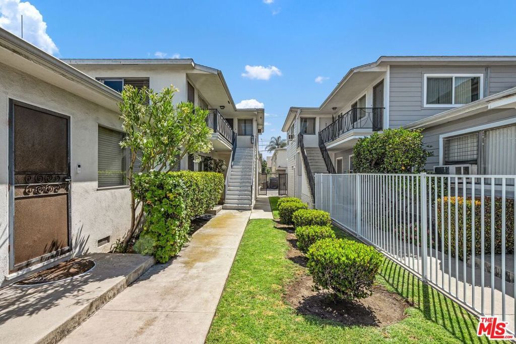 Property Photo:  1657 Colby Avenue 3  CA 90025 