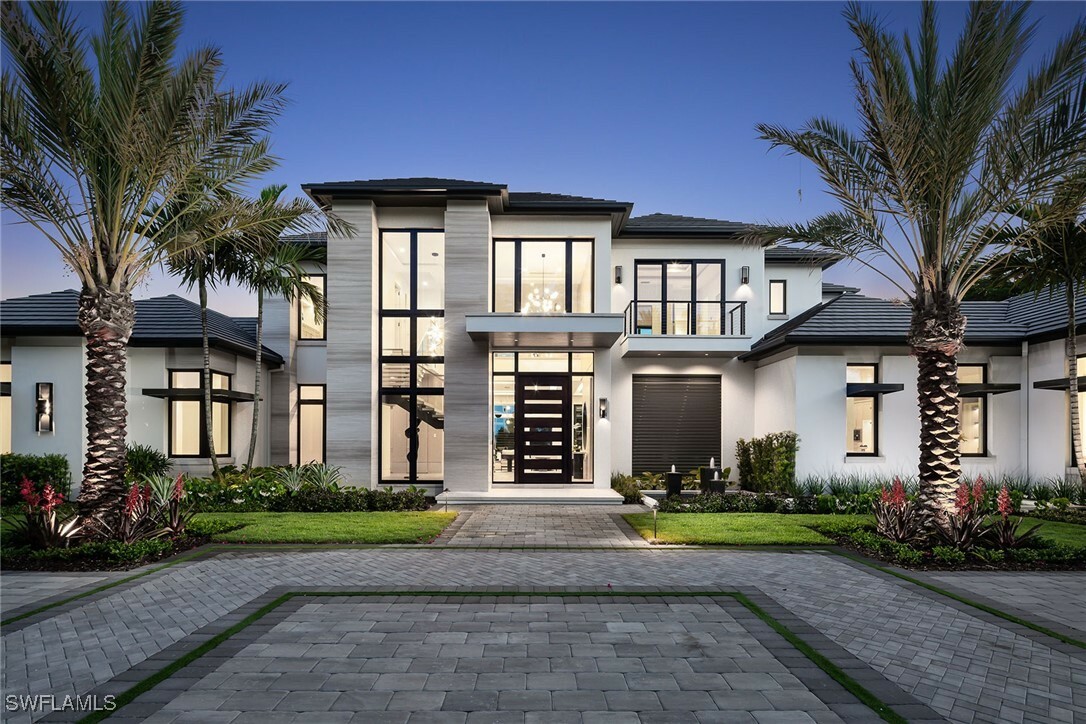 Property Photo:  584 Banyan Boulevard  FL 34102 