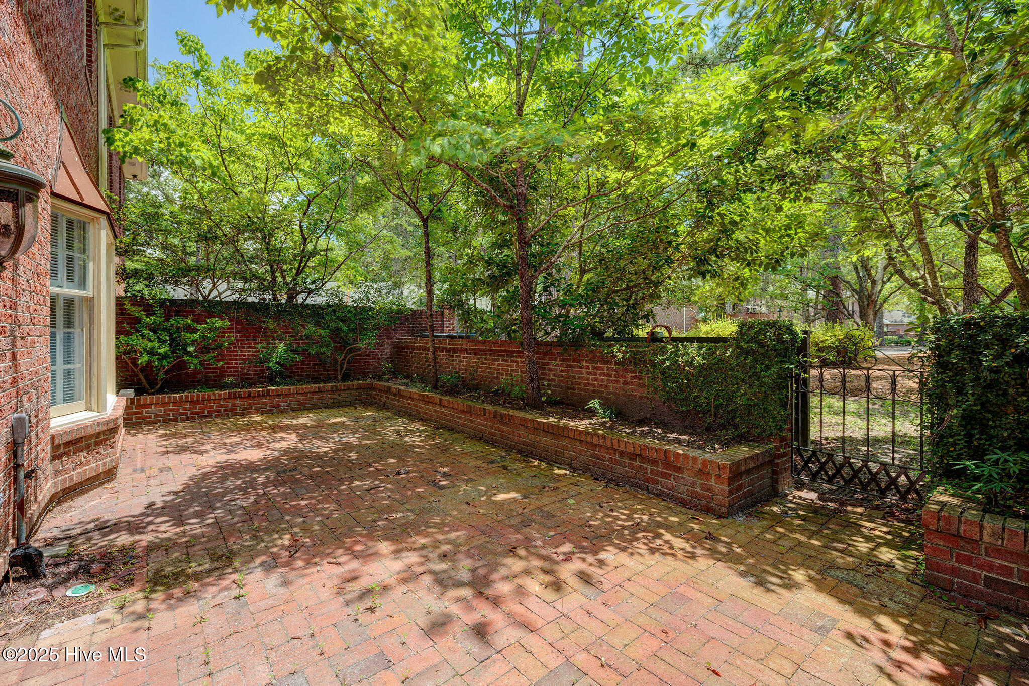Property Photo:  1914 Colleton Court  NC 28403 