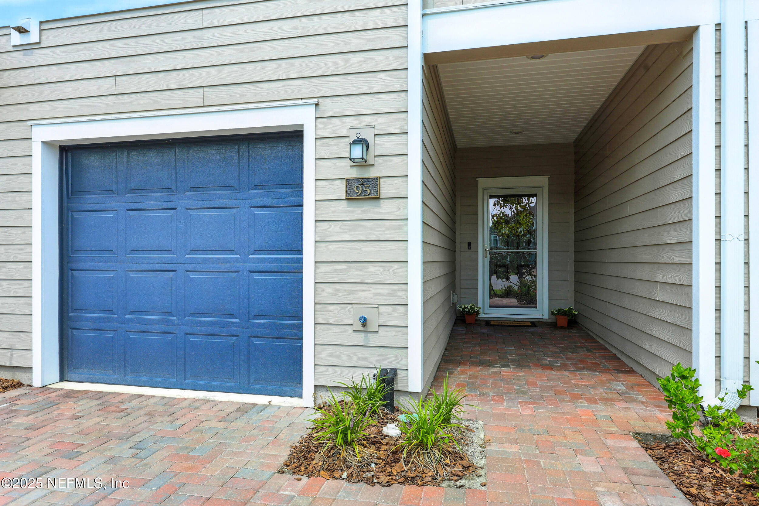 Property Photo:  95 Carmella Court  FL 32092 
