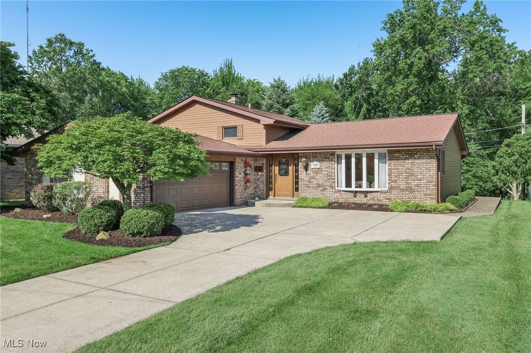 Property Photo: 7250 Normandy Drive OH 44134