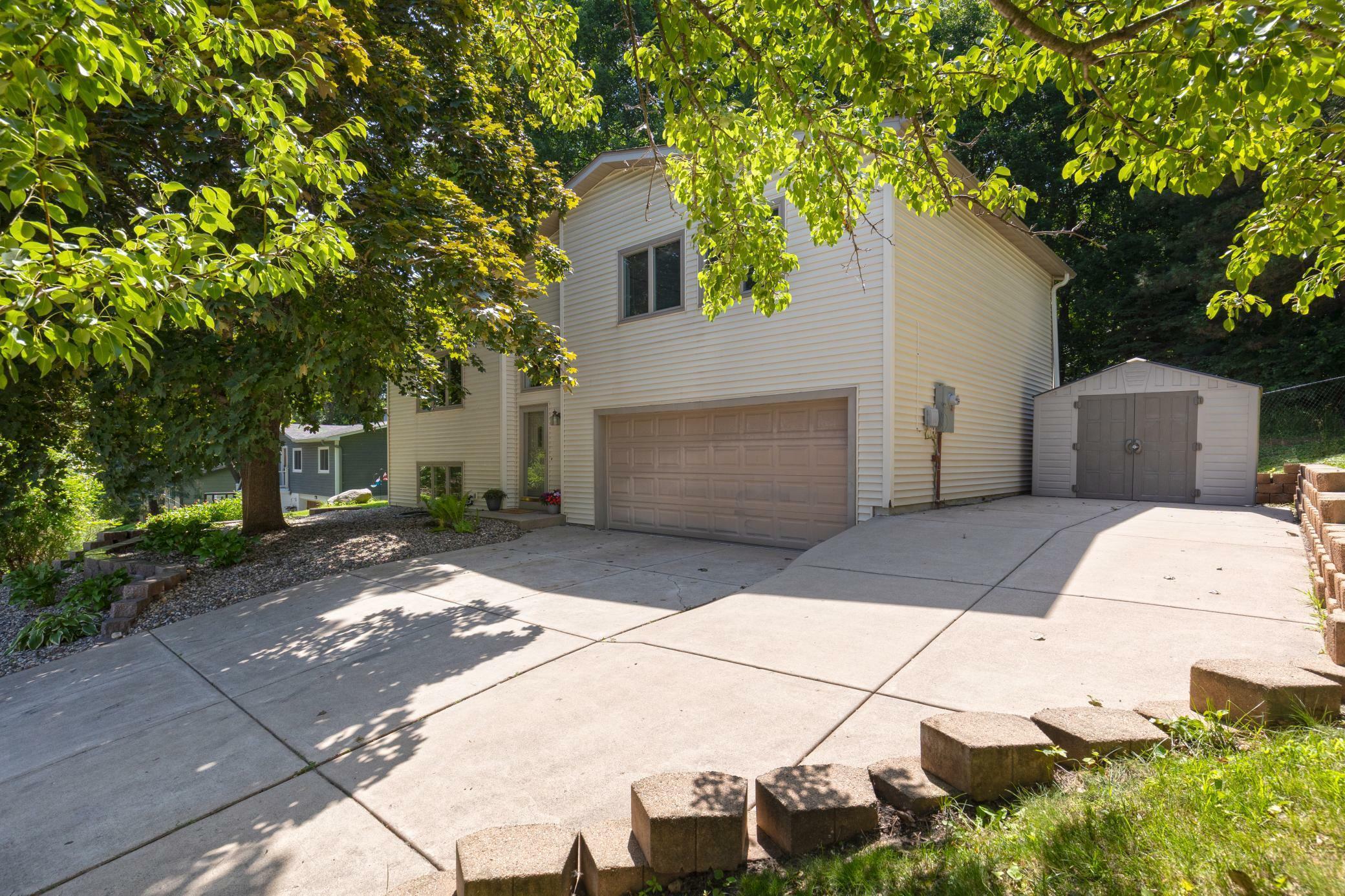 Property Photo: 1430 Parkview Drive MN 55318