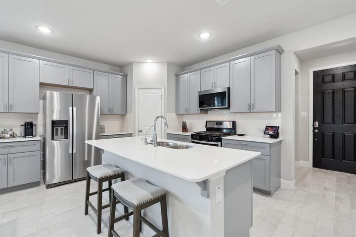 Property Photo:  1702 Gallant Fox Drive  TX 75032 