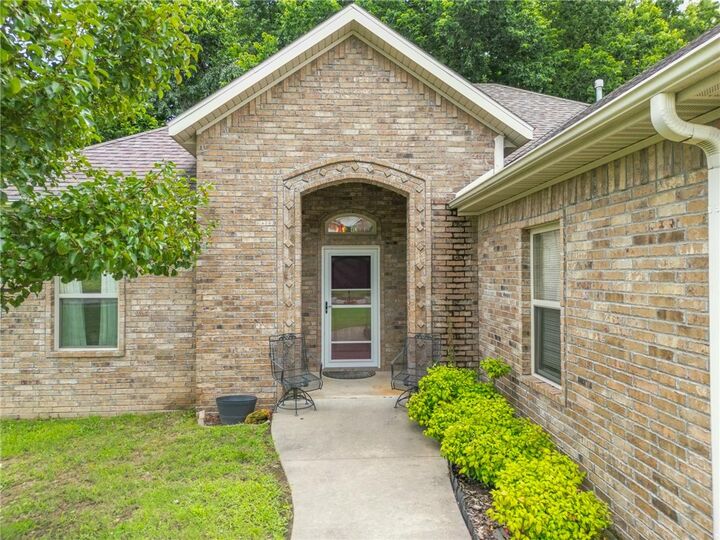 Property Photo: 696 E Thornstone Avenue AR 72774