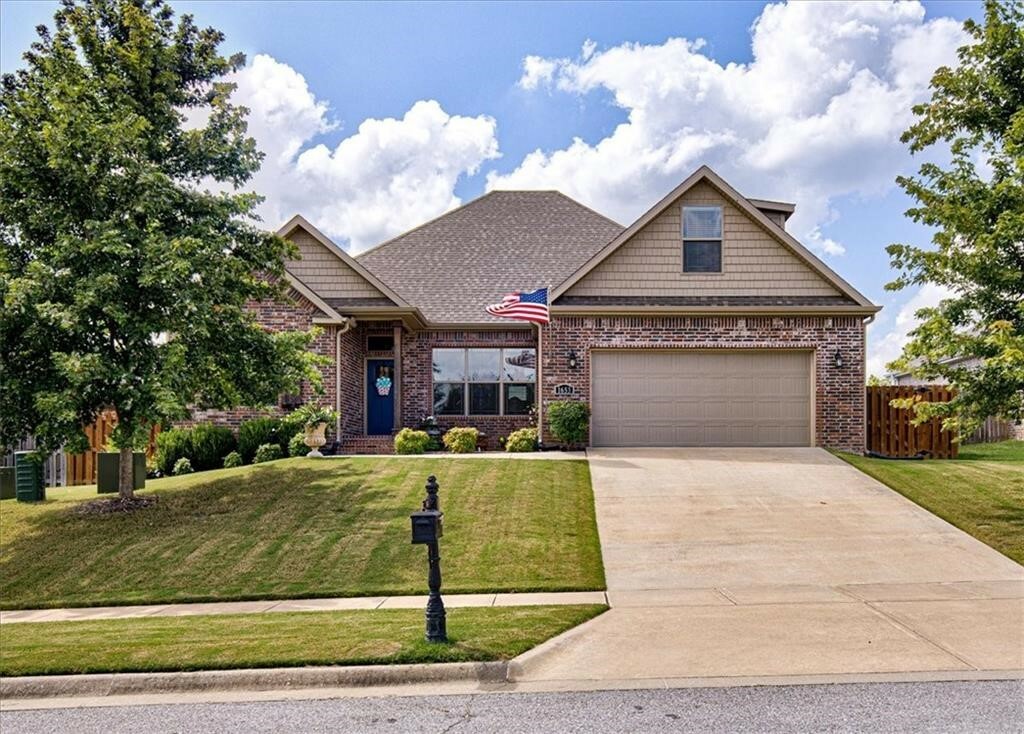 Property Photo: 1653 S Laurel Landing AR 72701