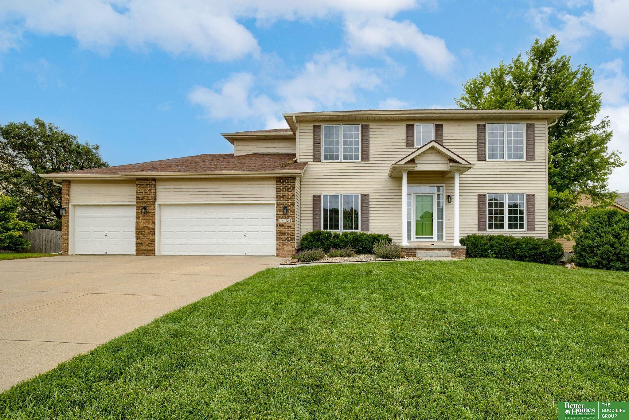 Property Photo: 14123 Camden Avenue NE 68164