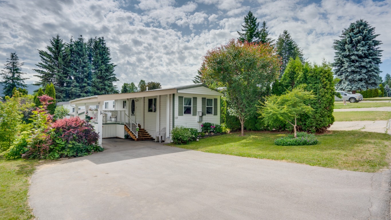 Photo de la propriété: 3350 10 Avenue NE 121 BC V1E 1J6
