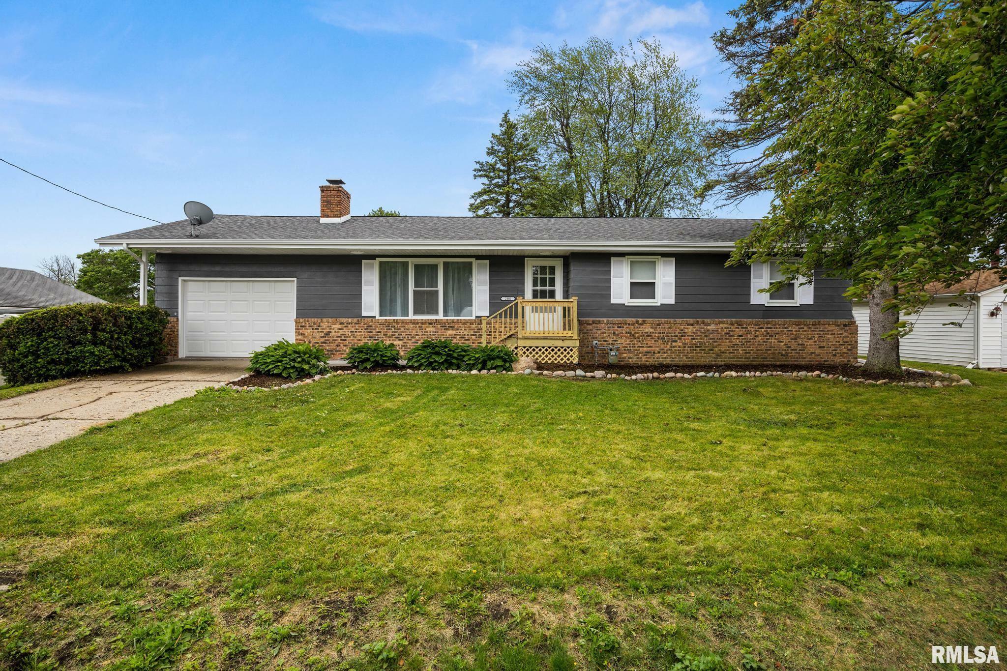 Property Photo: 208 W Graze Avenue IL 61525