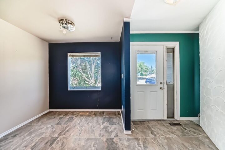 Property Photo: 418 Ellis Crescent AB T1V 1J1