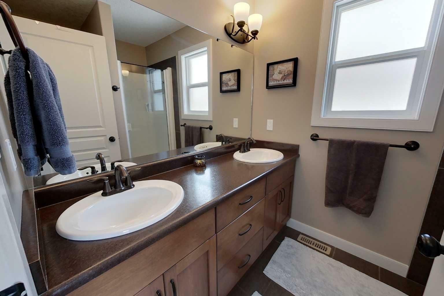 Photo de la propriété: 11114 60 Avenue AB T8W 0H6