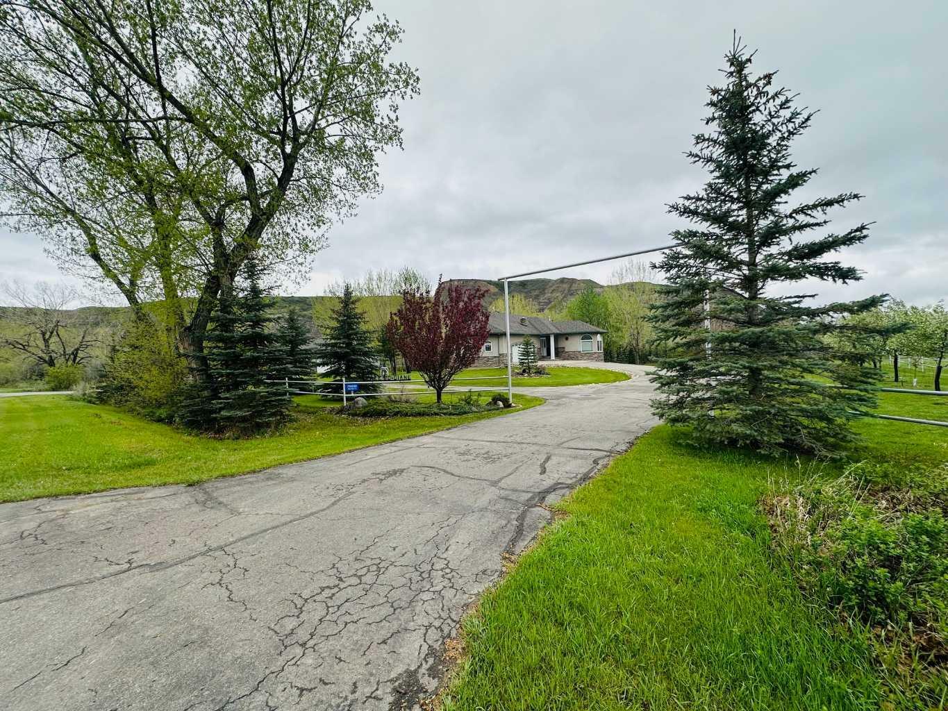 Property Photo:  293038 Range Road 211  AB T0J 0Y0 