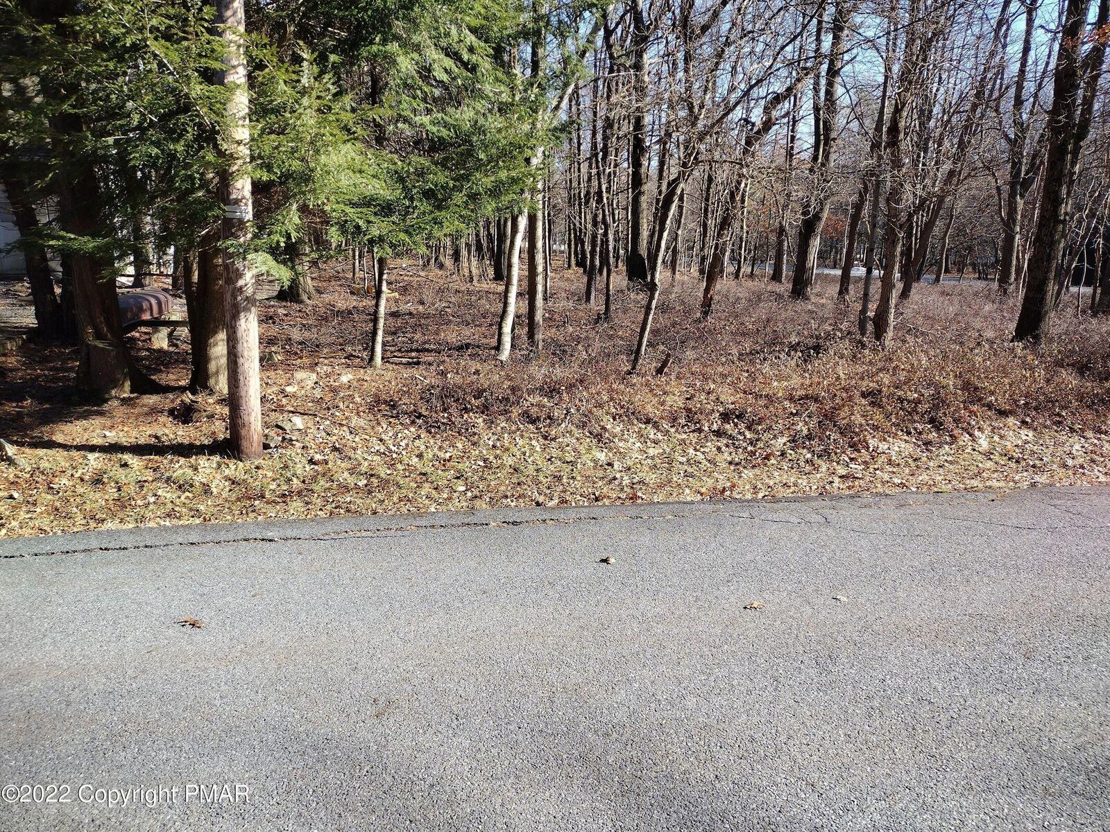 Property Photo: 11 Cheilo Path PA 18347