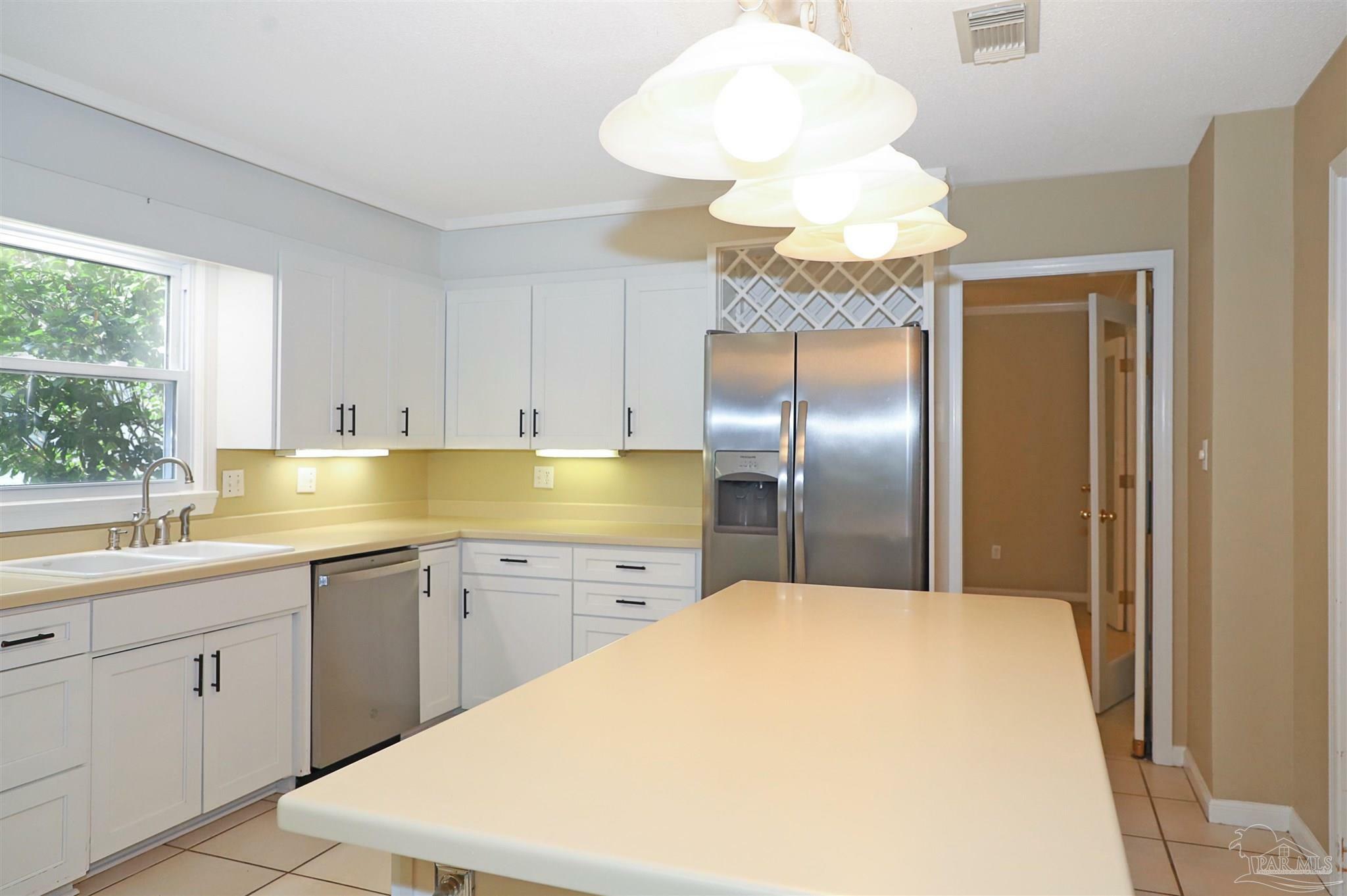 Property Photo: 135 Highpoint Dr FL 32561