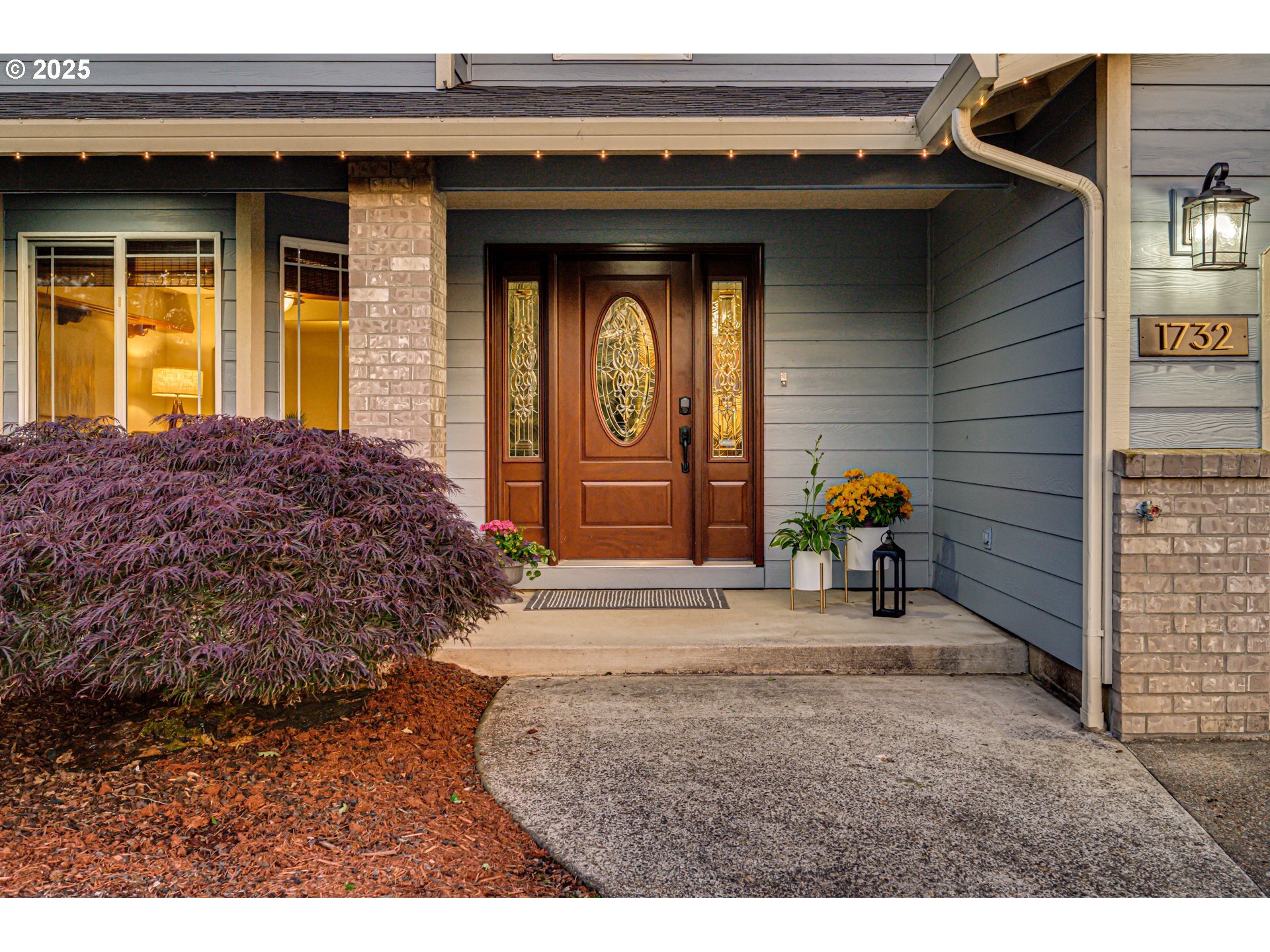 Property Photo:  1732 NW 29th Cir  WA 98607 