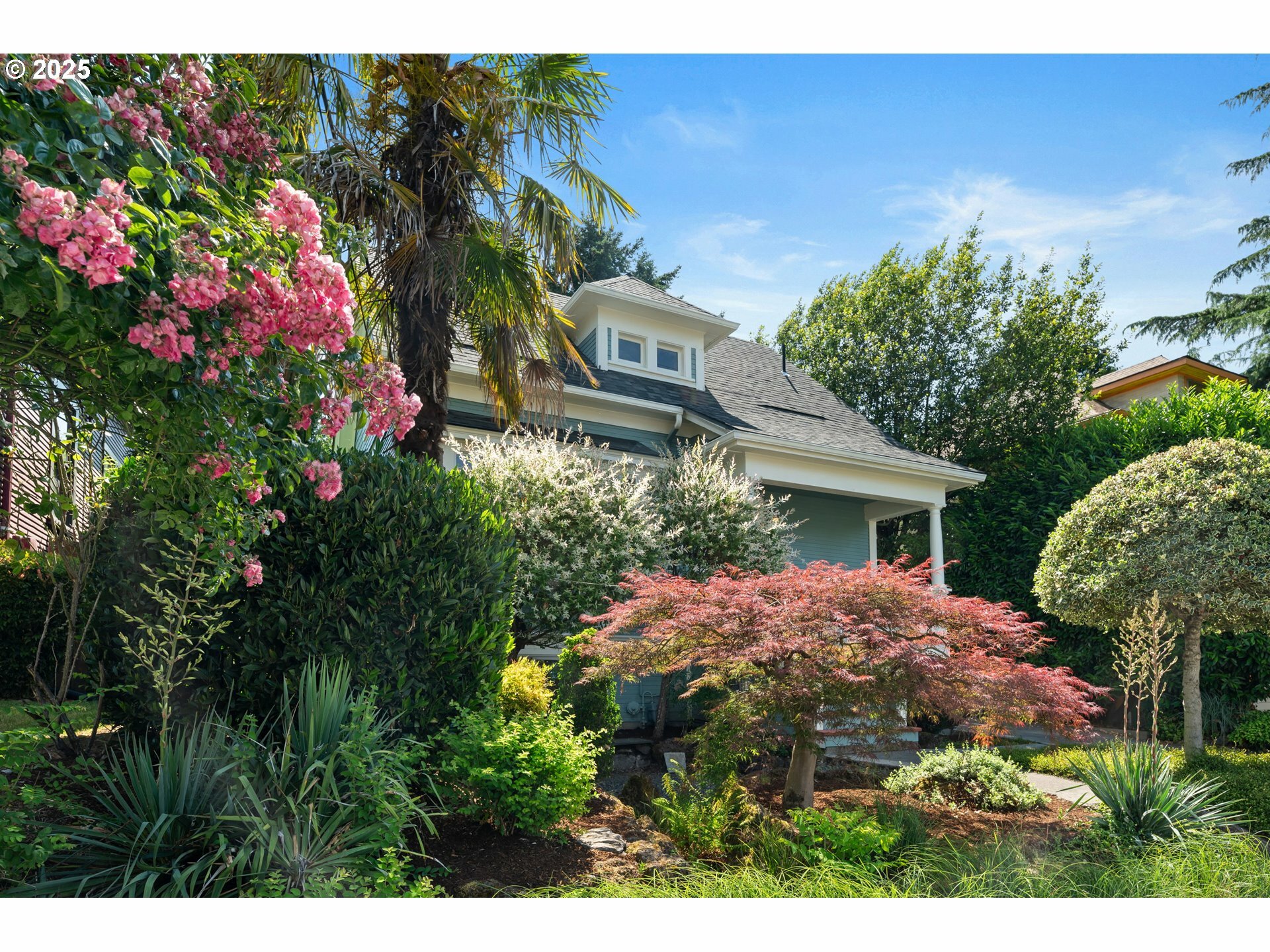 Property Photo: 724 NE 28th Ave OR 97232