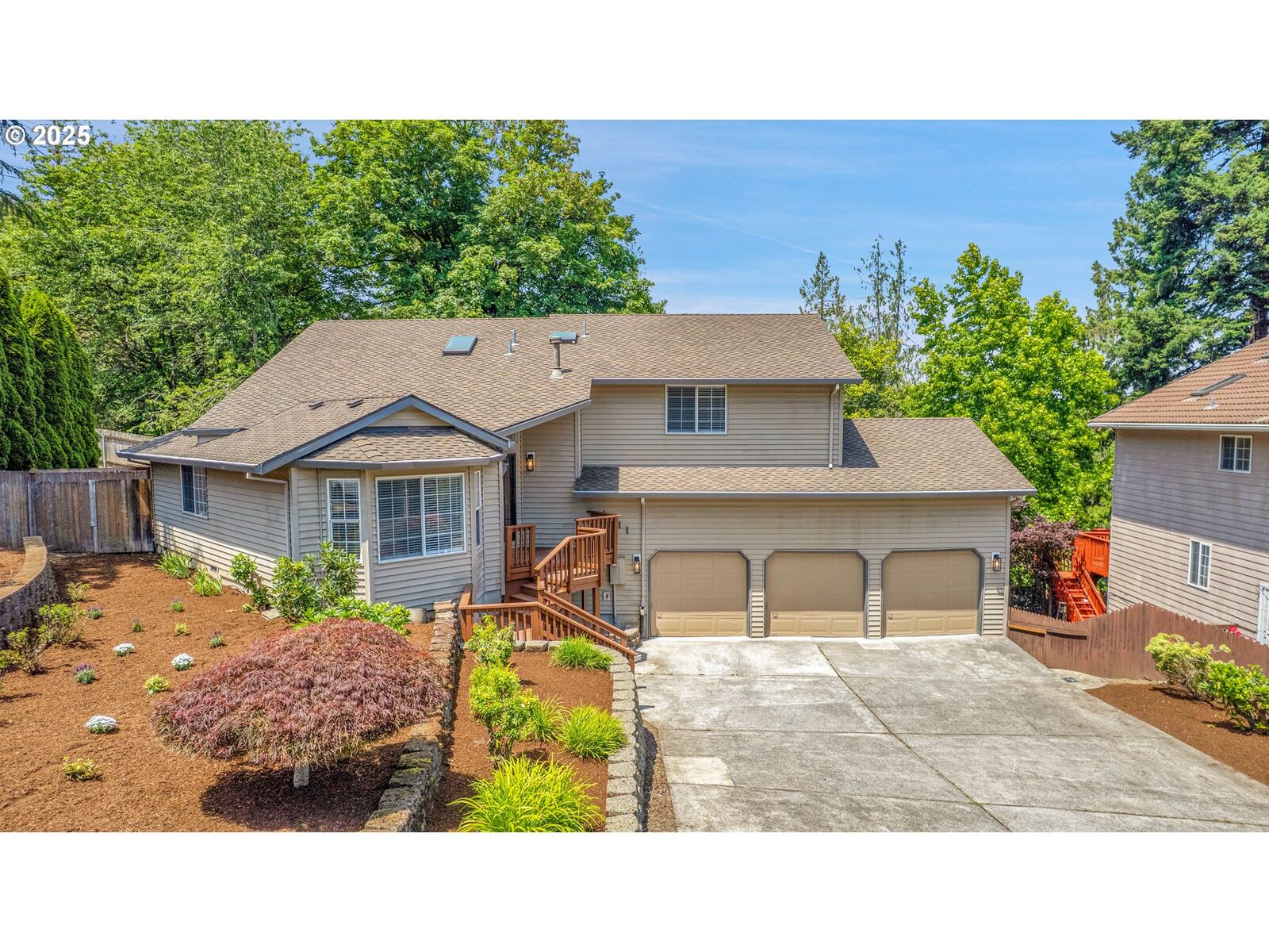 Property Photo:  1111 SW Linneman Ave  OR 97080 