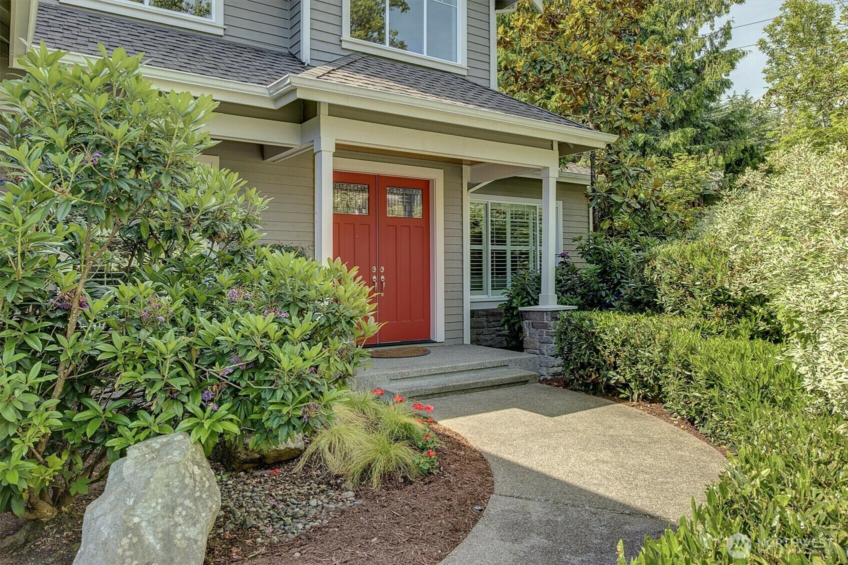 Property Photo: 1122 140th Avenue SE WA 98007