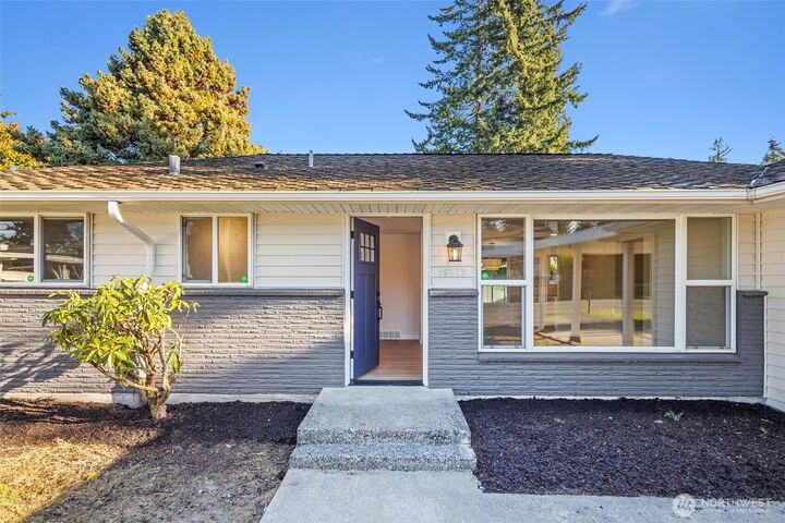 Property Photo: 19212 Wallingford Avenue N WA 98133