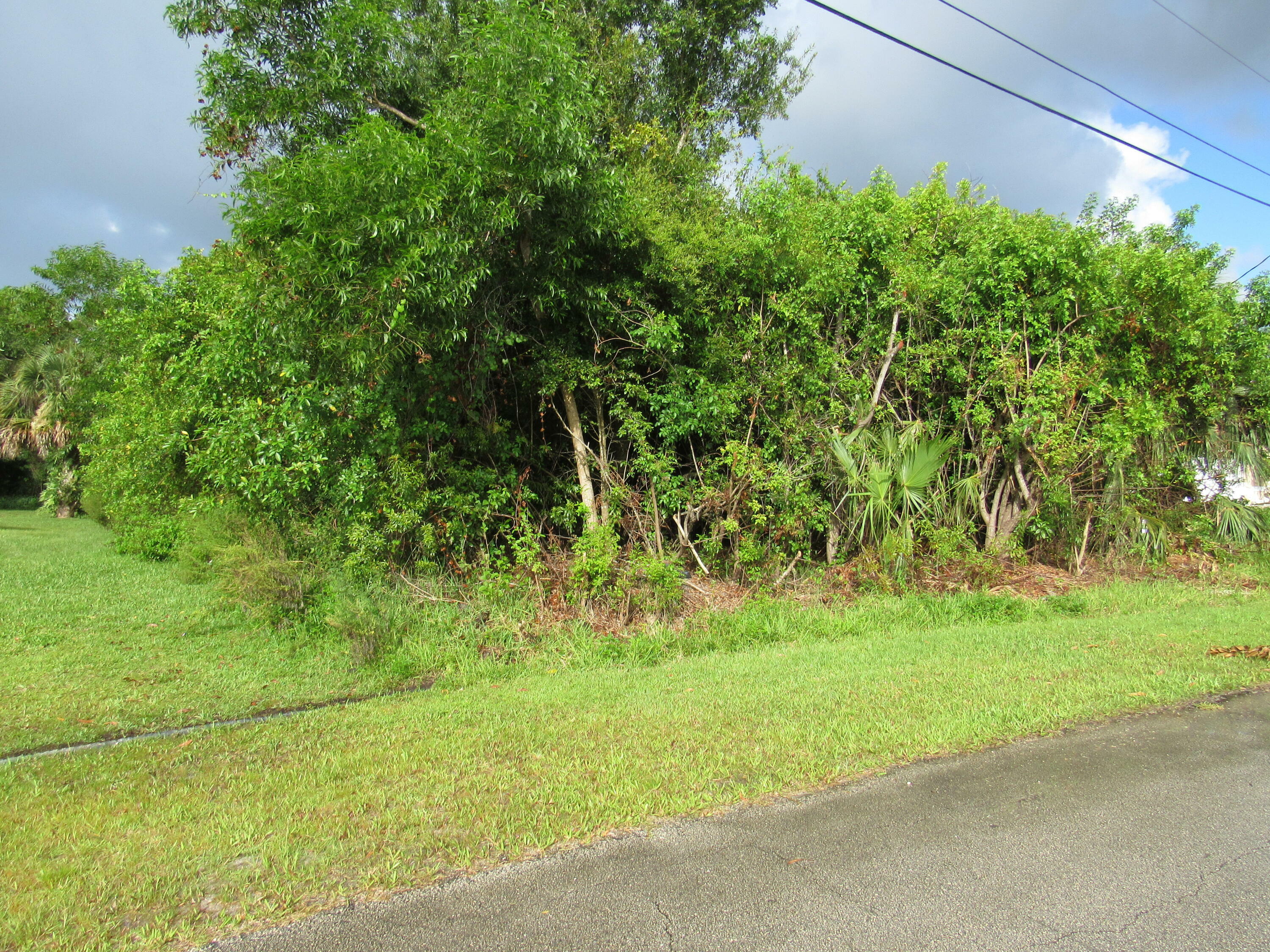 Property Photo: 5246 NW East Piper Circle FL 34986