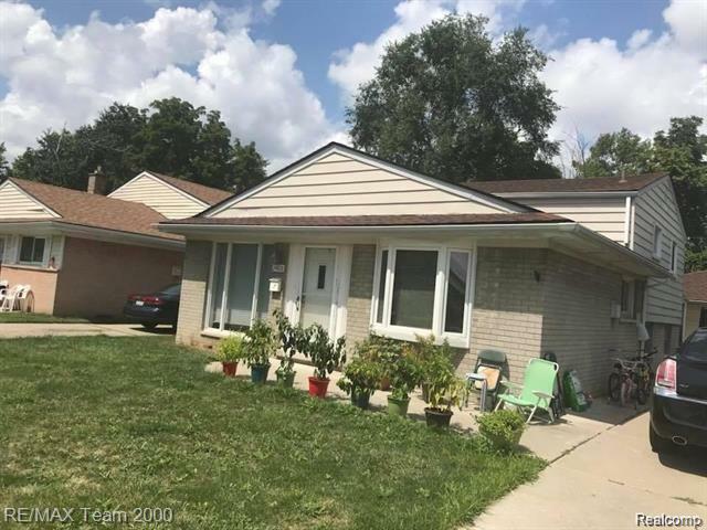 24428 Hanover Street  Dearborn Heights MI 48125 photo