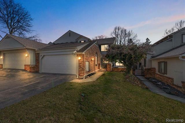 6906 Pebblecreek Woods Drive  West Bloomfield Twp MI 48322 photo