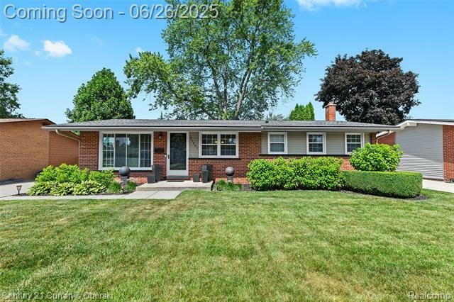 Property Photo: 31201 Kenwood Avenue MI 48071