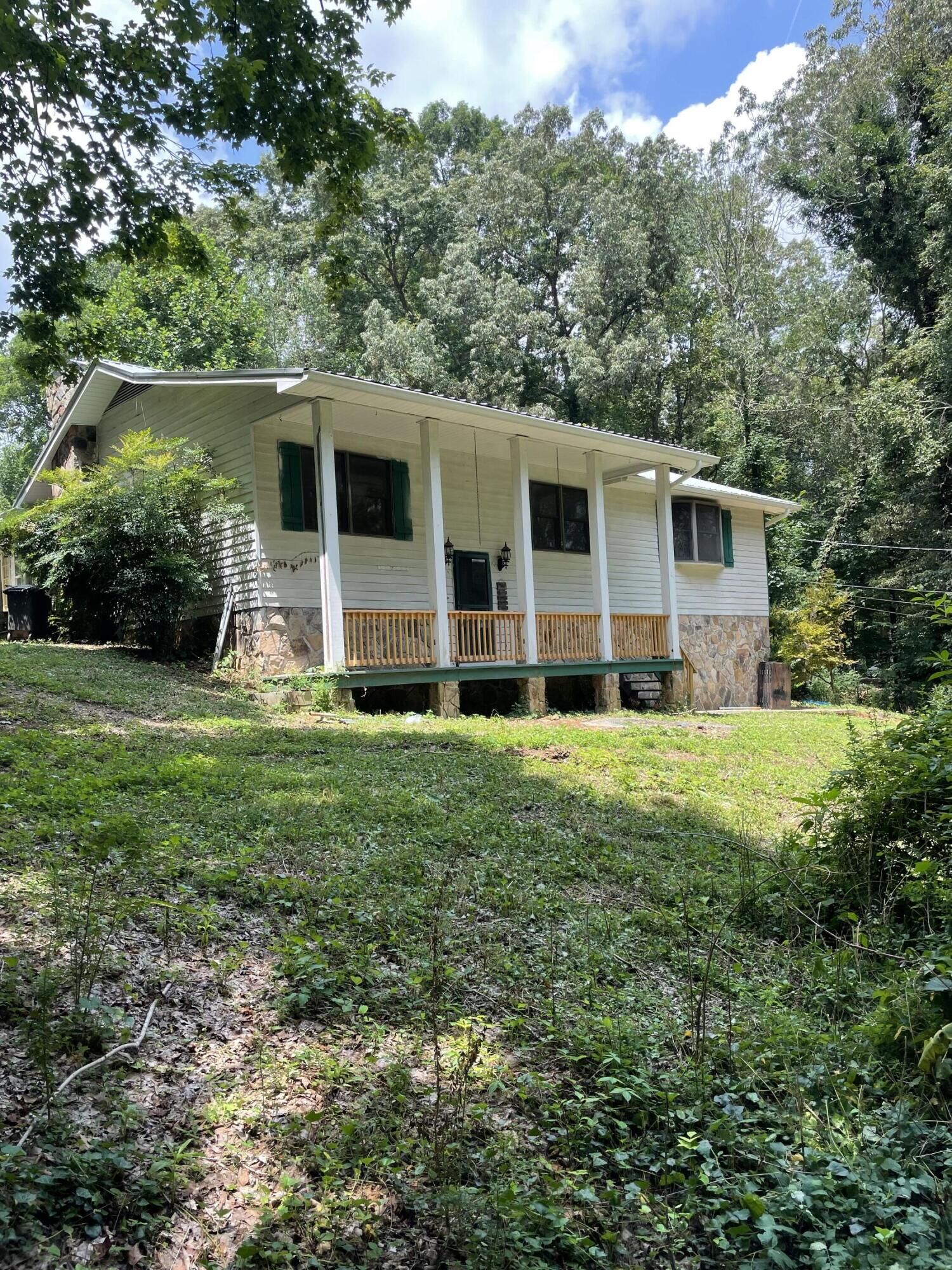 Property Photo:  409 Hendricks Lane NE  TN 37312 