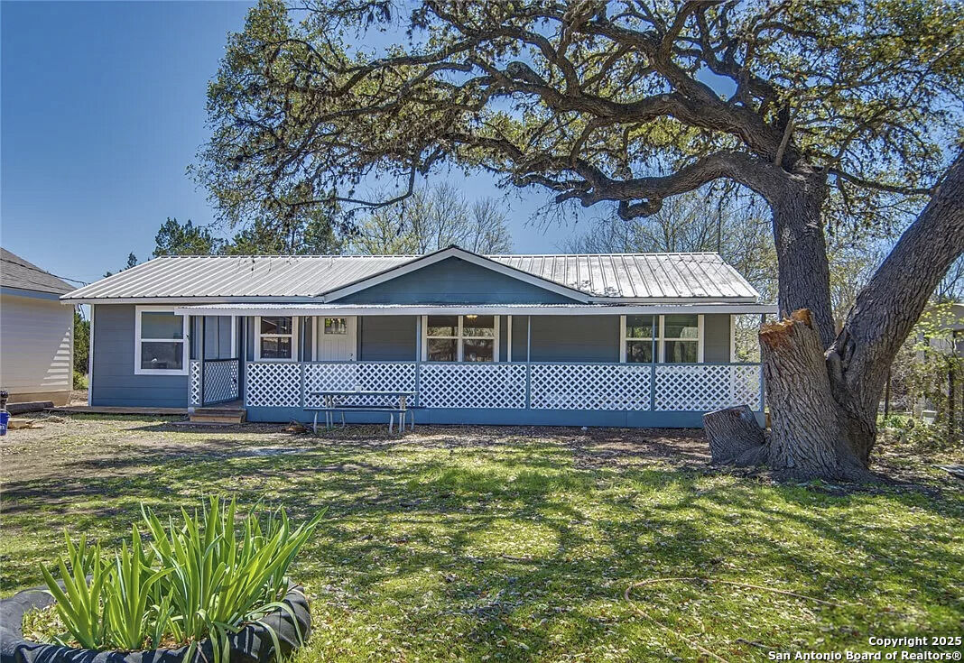 Property Photo:  1668 Lakeview  TX 78133 