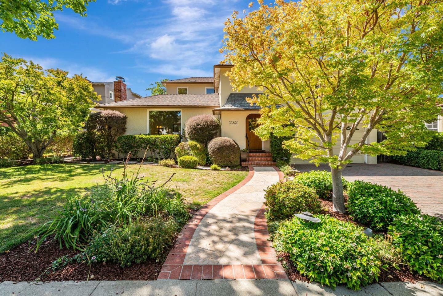 Property Photo: 232 Castilian Way CA 94402