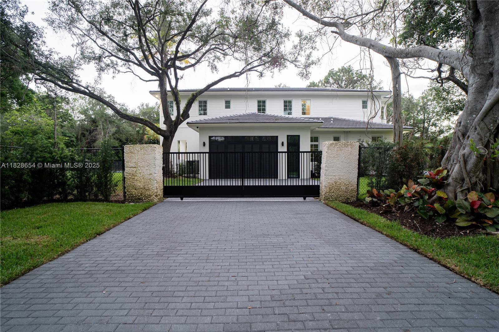 Property Photo: 7605 SW 71st Ave FL 33143