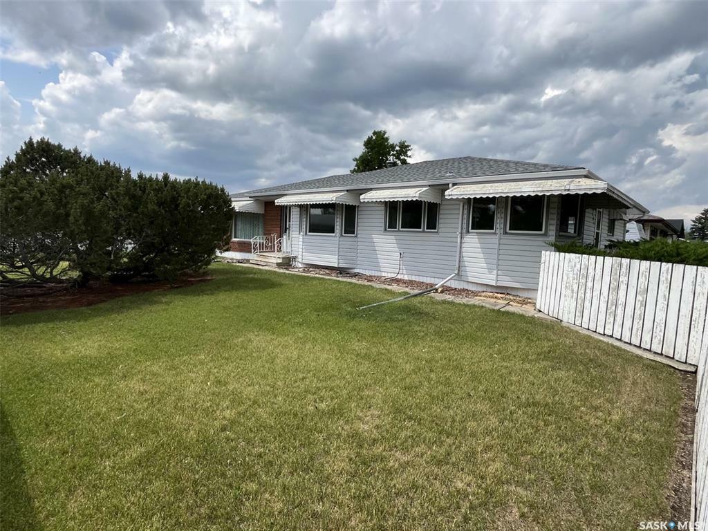 Property Photo: 201 St Andrews Crescent SK S0L 2V0