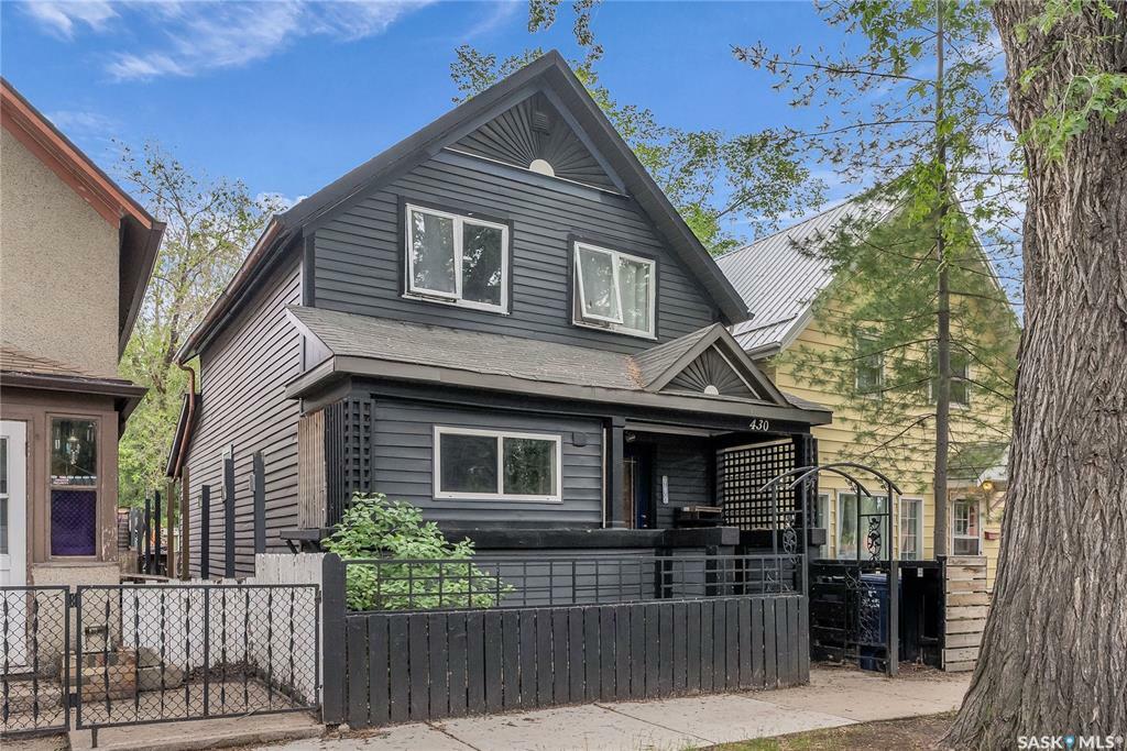 Property Photo: 430 I Avenue S SK S7M 1Y4