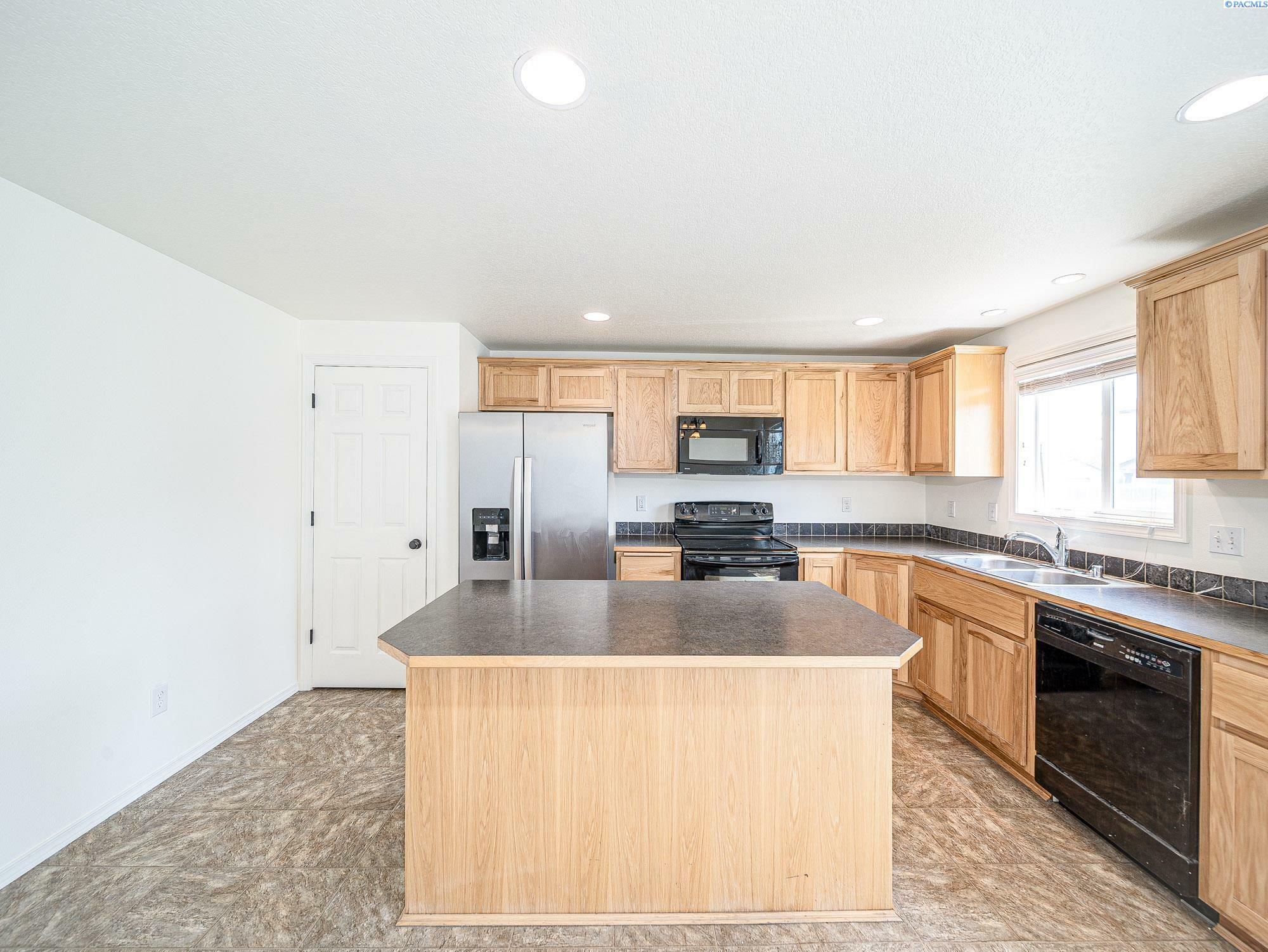 Property Photo: 5404 Coolidge Ct WA 99301