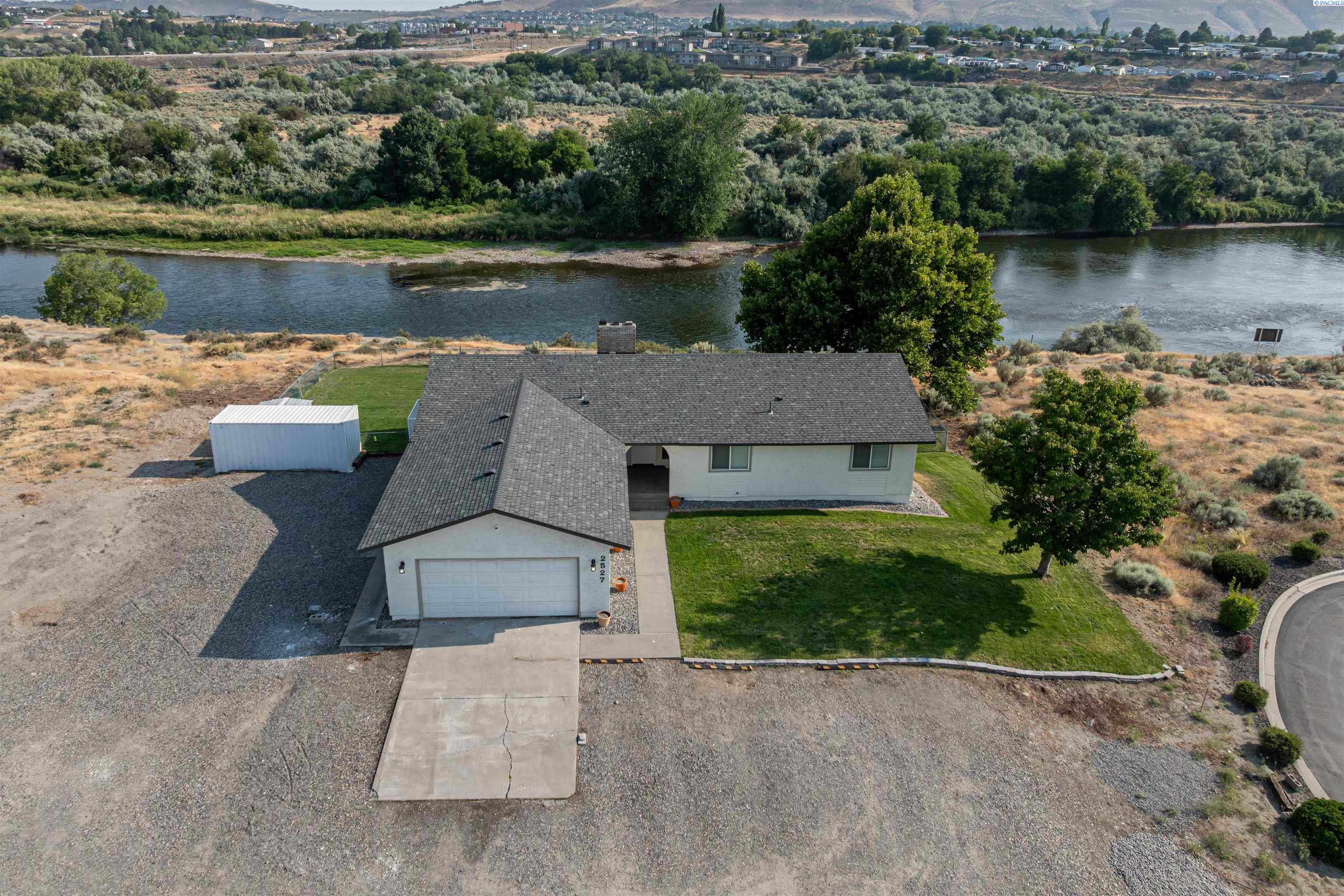 Property Photo:  2527 Duportail St  WA 99352 