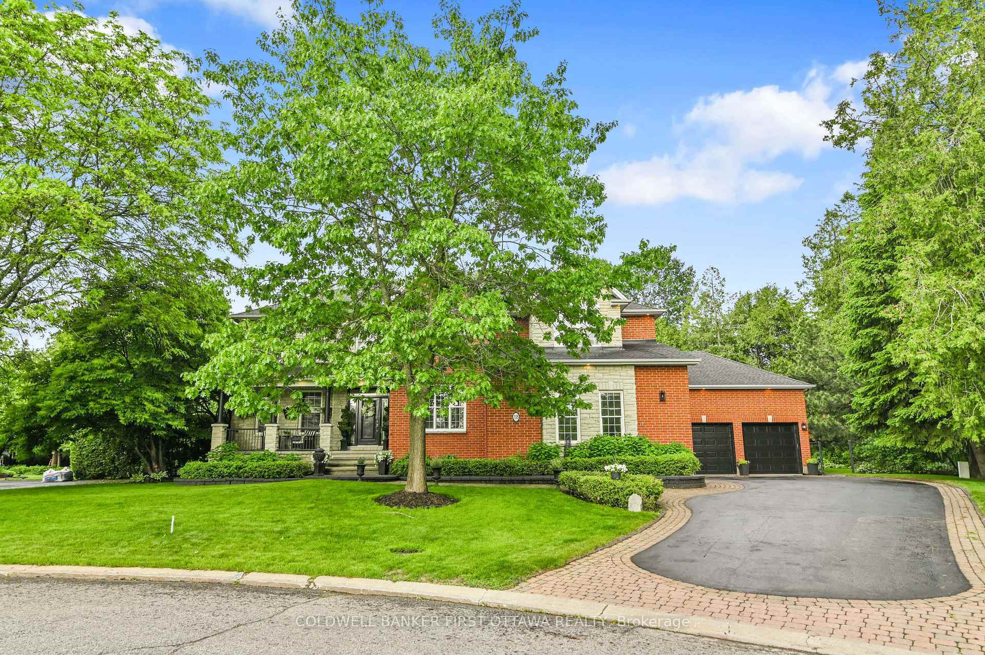 Property Photo: 18 Cypress Gardens ON K2S 1W6