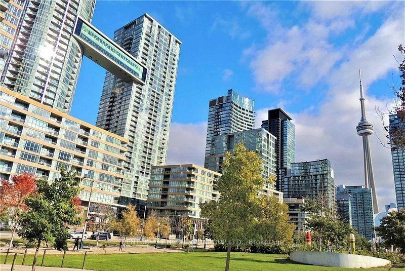 15 Iceboat Terrace 1602  Toronto ON M5V 4A5 photo