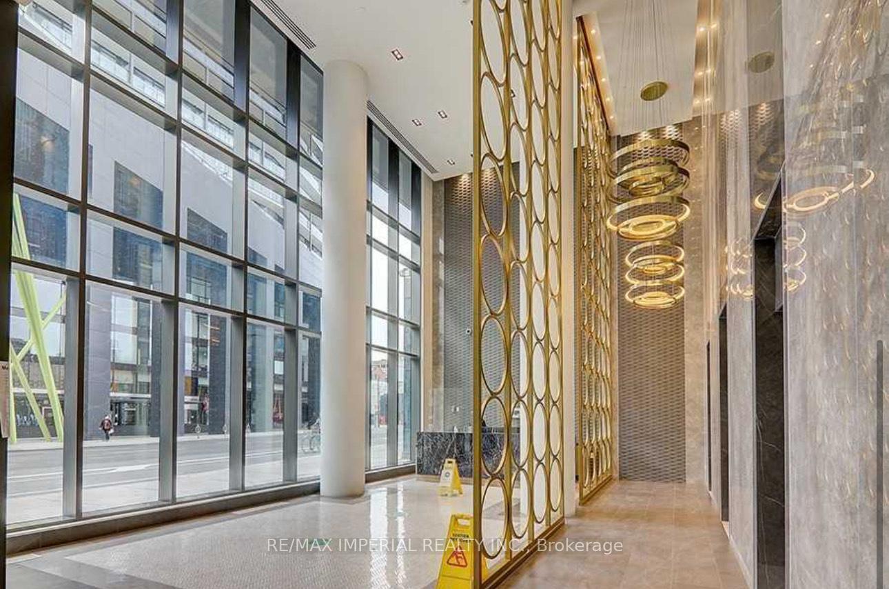 Property Photo: 330 Richmond Street W 1715 ON M5V 1X2